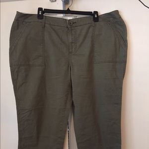 Chino Crop St. John’s Bay 20w green khaki Capri